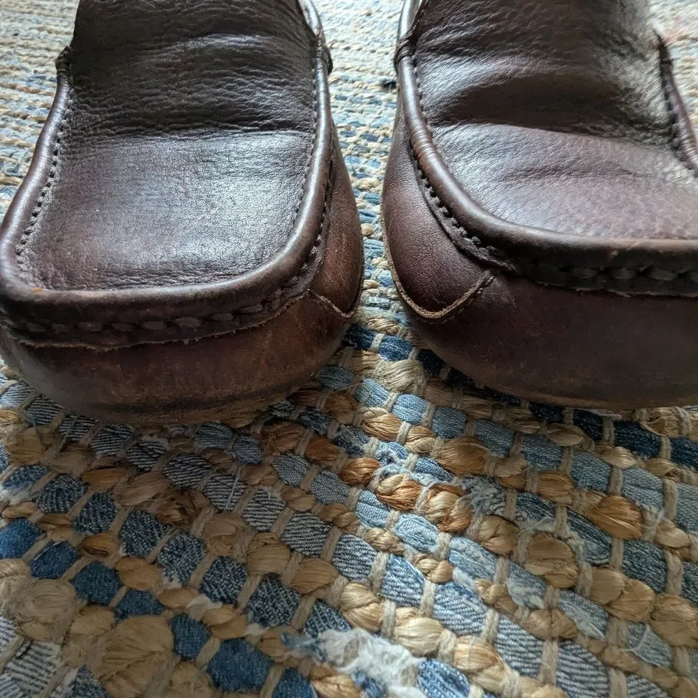 UGG Brown Leather Shearling Lined Loafers 11 Slippers Moccasin Sheepskin Warm Co